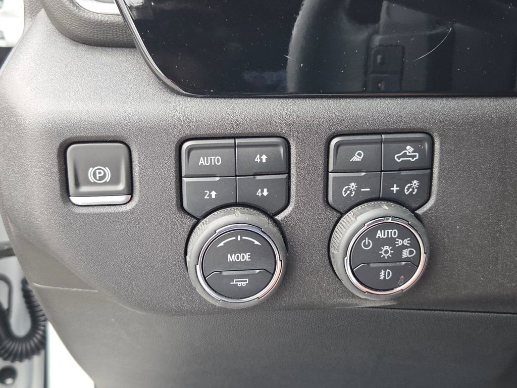 Certified 2025 Chevrolet Silverado 1500 LTZ AWD/4WD image 25