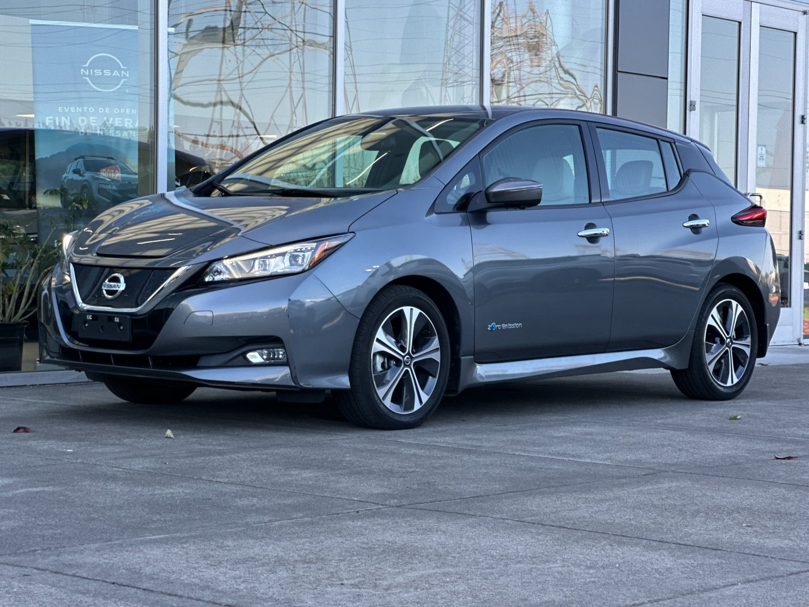 Used 2018 Nissan Leaf SL w/ SL Technology Package FWD image 7