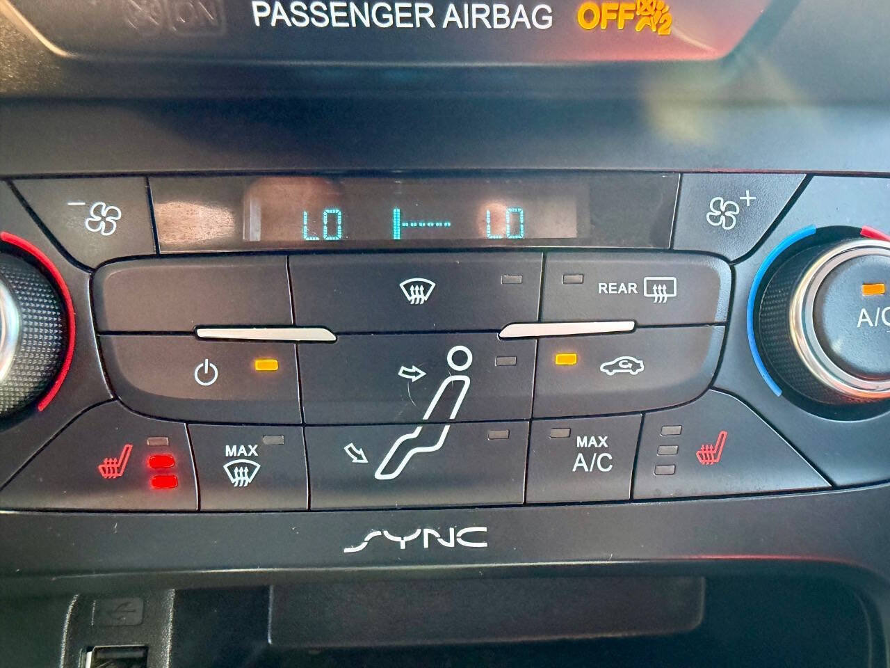 Used 2015 Ford Focus Titanium FWD image 44