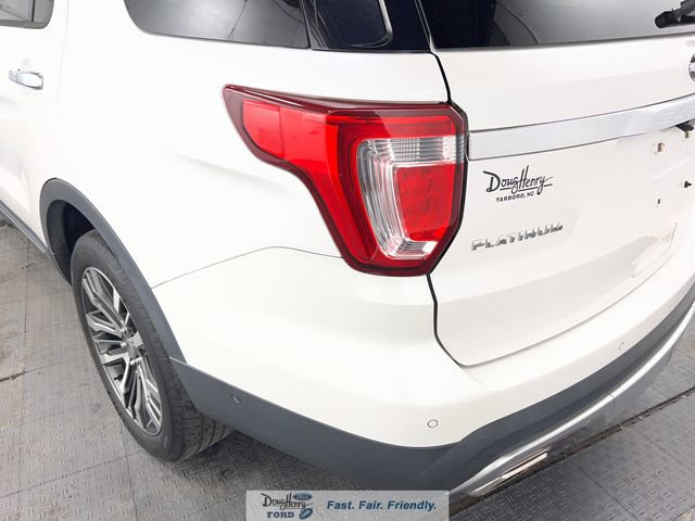 Used 2016 Ford Explorer Platinum image 12