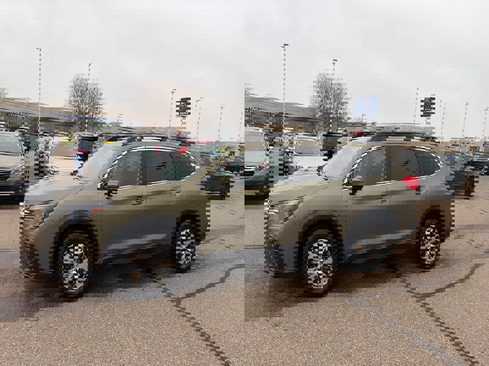 Used 2023 Subaru Ascent Premium w/ Convenience Package image 2