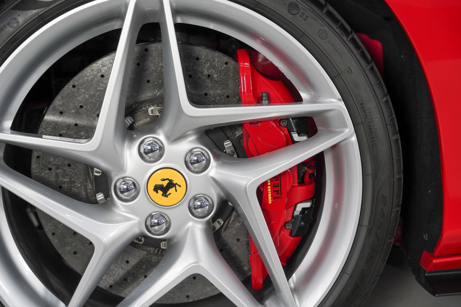 Used 2022 Ferrari F8 Tributo RWD image 17