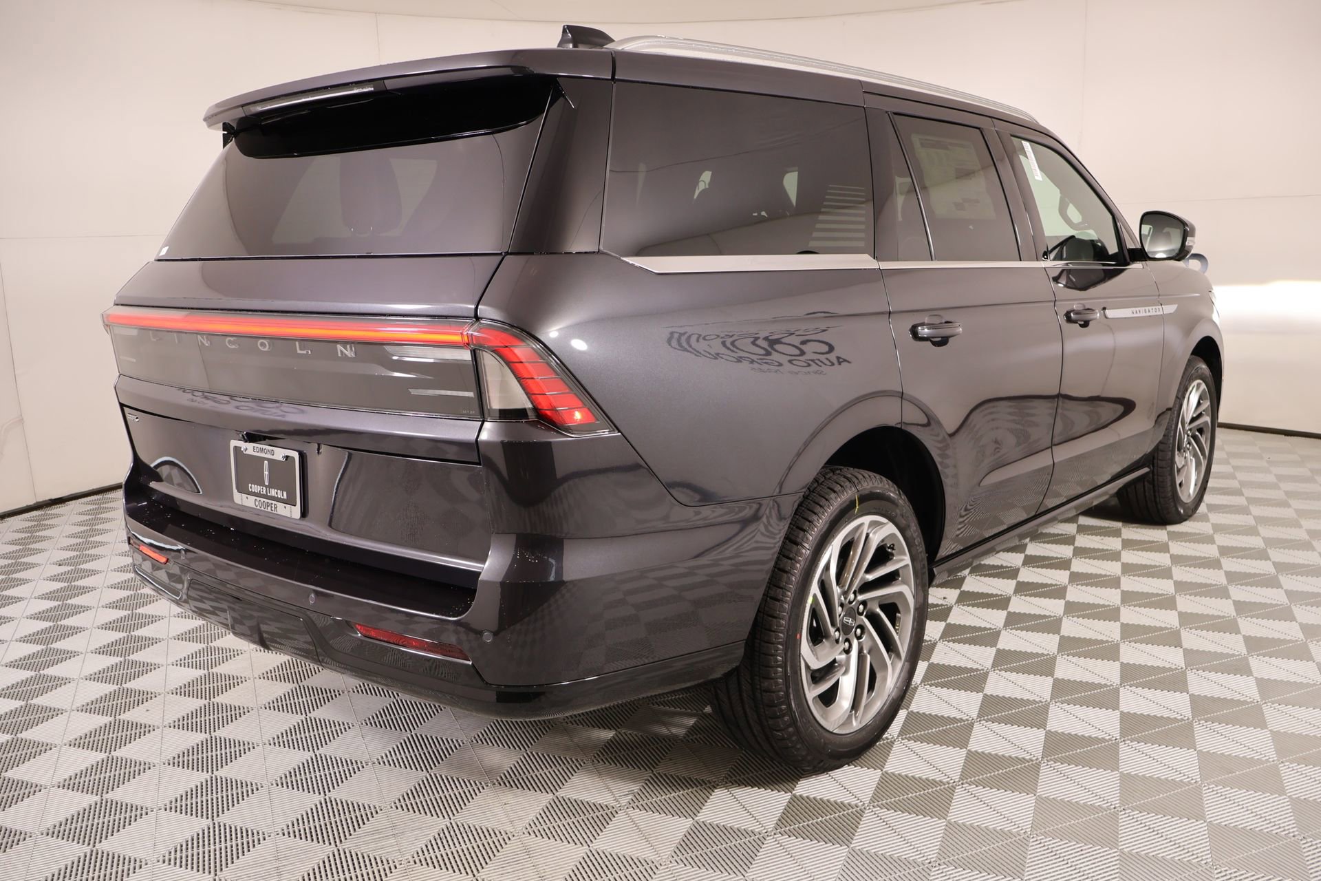 New 2026 Lincoln Navigator Reserve AWD/4WD image 23