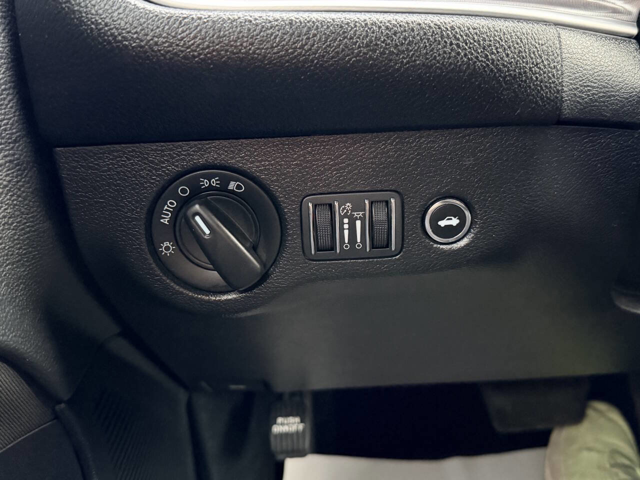 Used 2019 Dodge Challenger SXT image 23