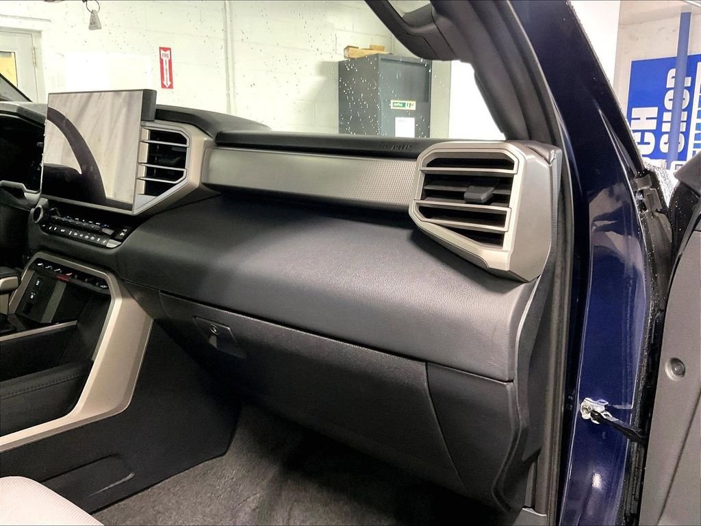 Used 2025 Toyota Tundra Limited AWD/4WD image 13