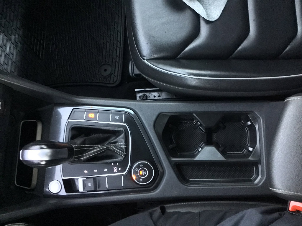 Used 2021 Volkswagen Tiguan SEL Premium R-Line image 11