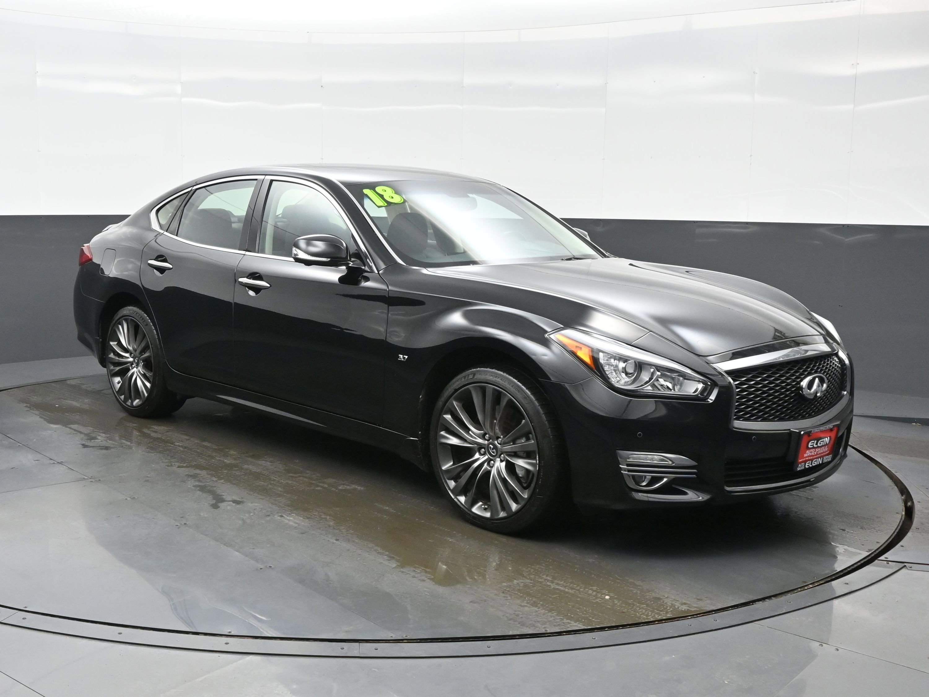 Used 2018 INFINITI Q70 Luxe image 8