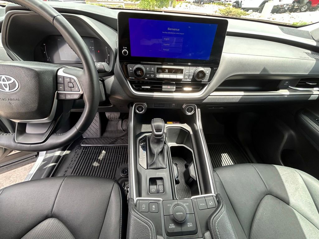 Used 2024 Toyota Grand Highlander AWD image 17