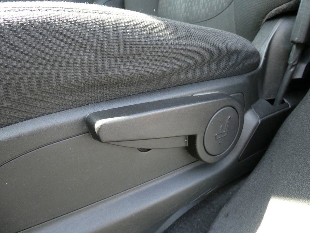 Used 2013 GMC Acadia SLE AWD/4WD image 25