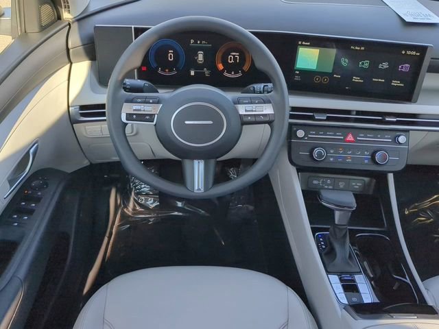 New 2025 Hyundai Tucson SE image 16