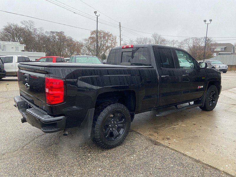 Used 2018 Chevrolet Silverado 1500 LT w/ Midnight Edition image 4