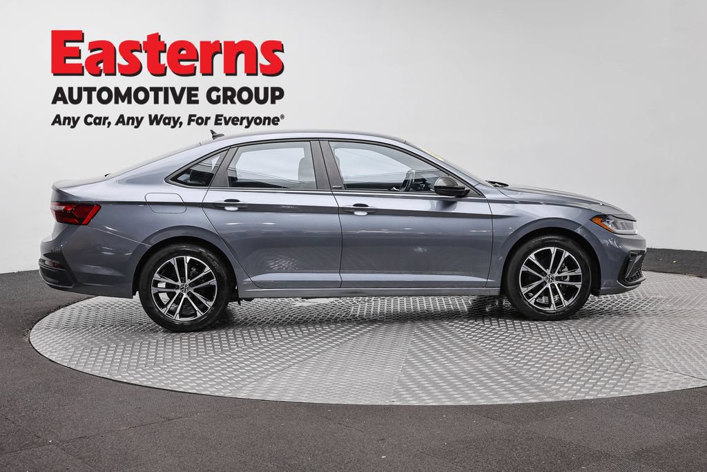 Used 2025 Volkswagen Jetta Sport FWD image 4