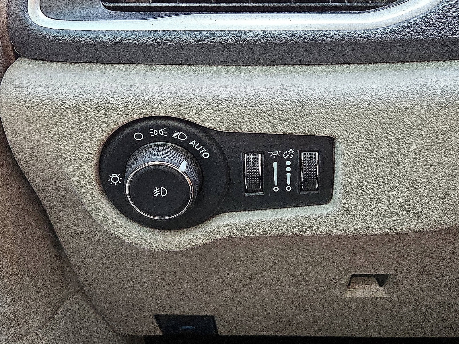 Used 2024 Chrysler Pacifica Limited FWD image 26