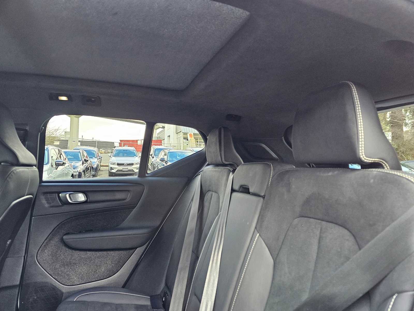 Used 2024 Volvo XC40 Recharge Ultimate w/ Protection Package Premier image 21