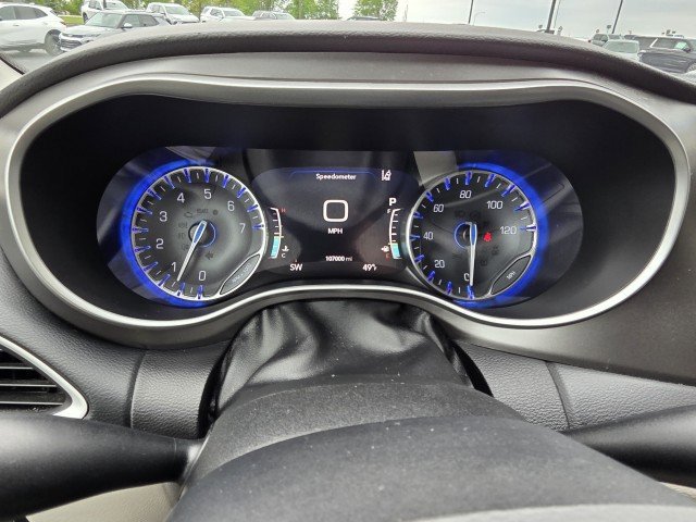Used 2020 Chrysler Pacifica Touring w/ Advanced Safetytec Group FWD image 33