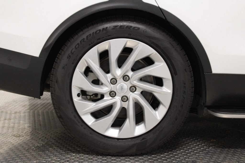 Used 2025 Land Rover Discovery S AWD/4WD image 20