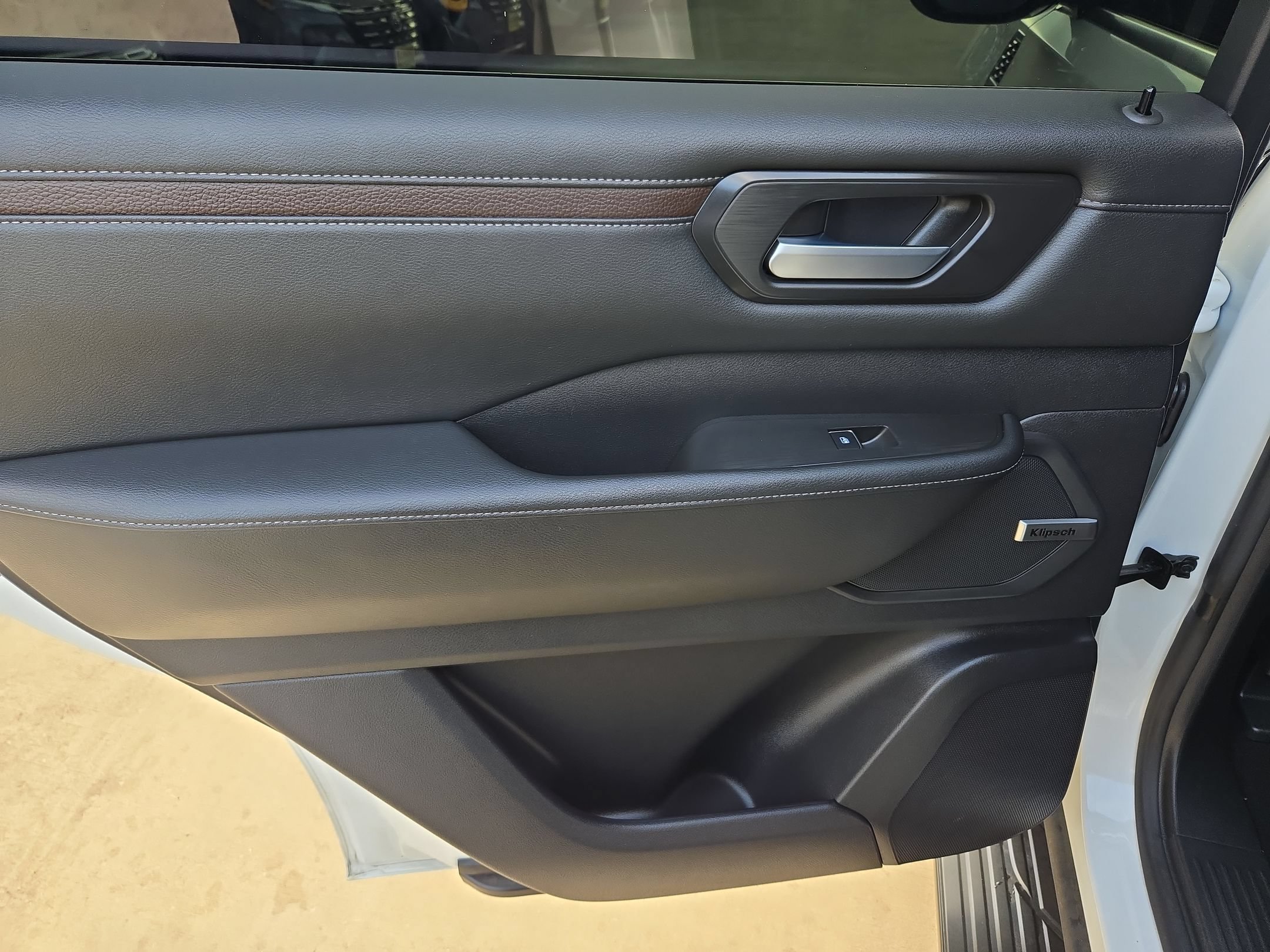 Used 2026 Nissan Armada SL w/ Captain's Chari Seat Package RWD image 14