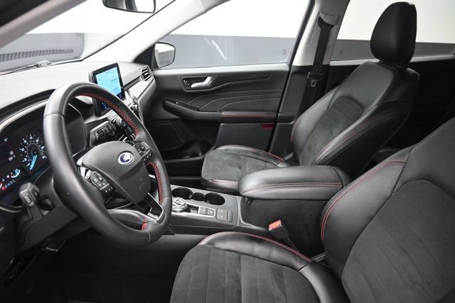 Used 2022 Ford Escape SEL w/ SEL Stealth AWD Package image 17
