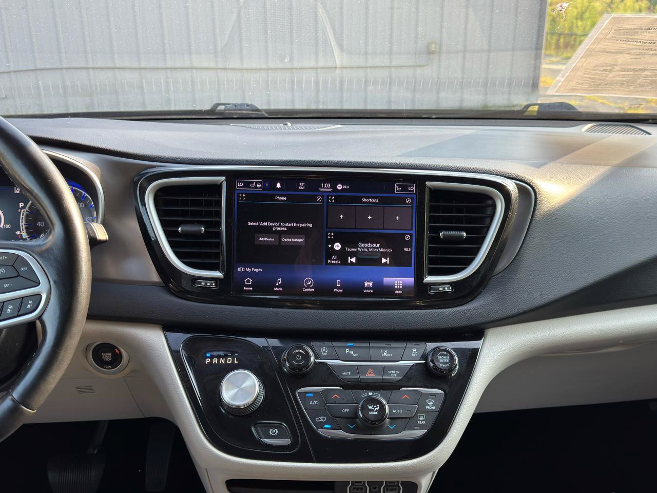 Used 2021 Chrysler Pacifica Touring-L FWD image 16
