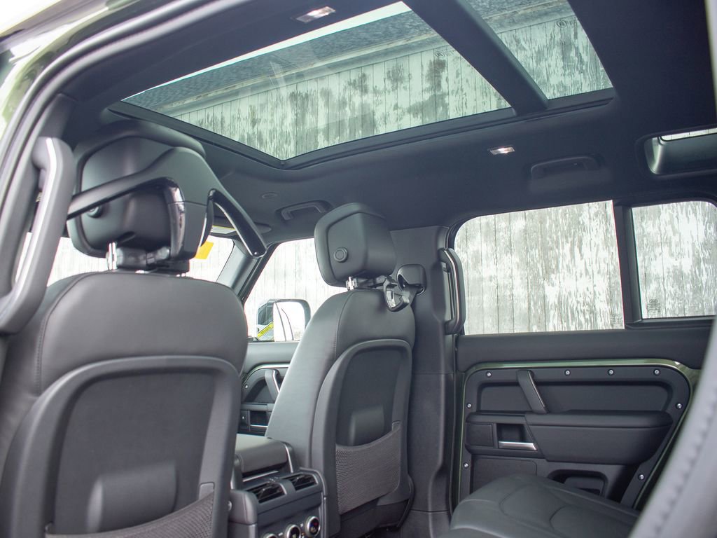 New 2026 Land Rover Defender 110 X-Dynamic SE image 22