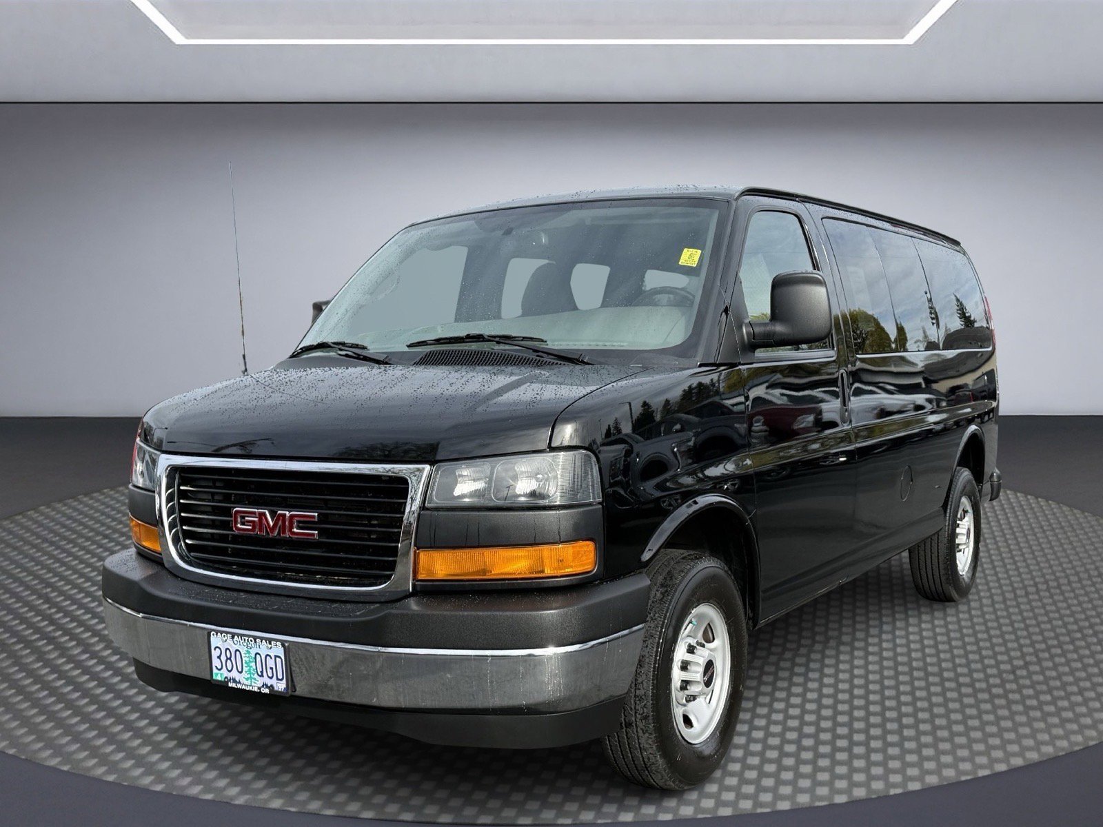 Used 2023 GMC Savana 2500 image 1