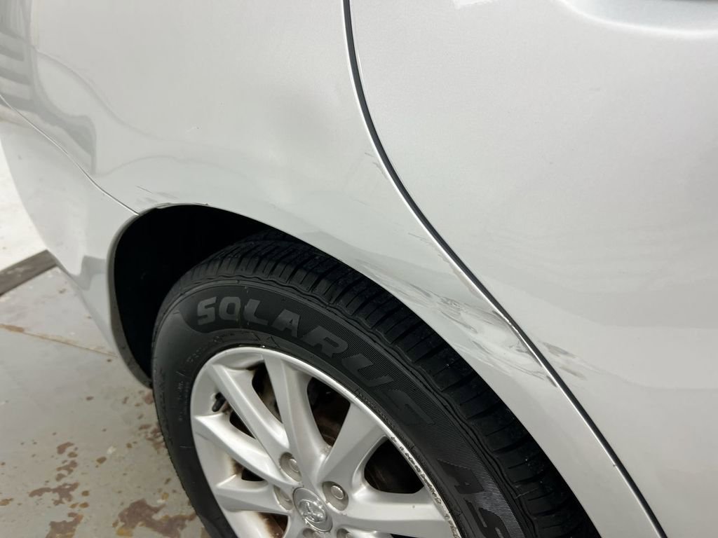 Used 2011 Toyota Camry XLE w/ XLE Extra-Value Pkg #2 image 31