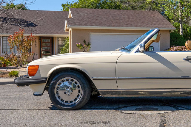 Used 1988 Mercedes-Benz 560 SL image 4