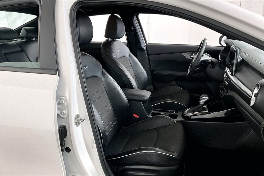 Used 2022 Kia Forte GT-Line w/ GT-Line Technology Package image 7