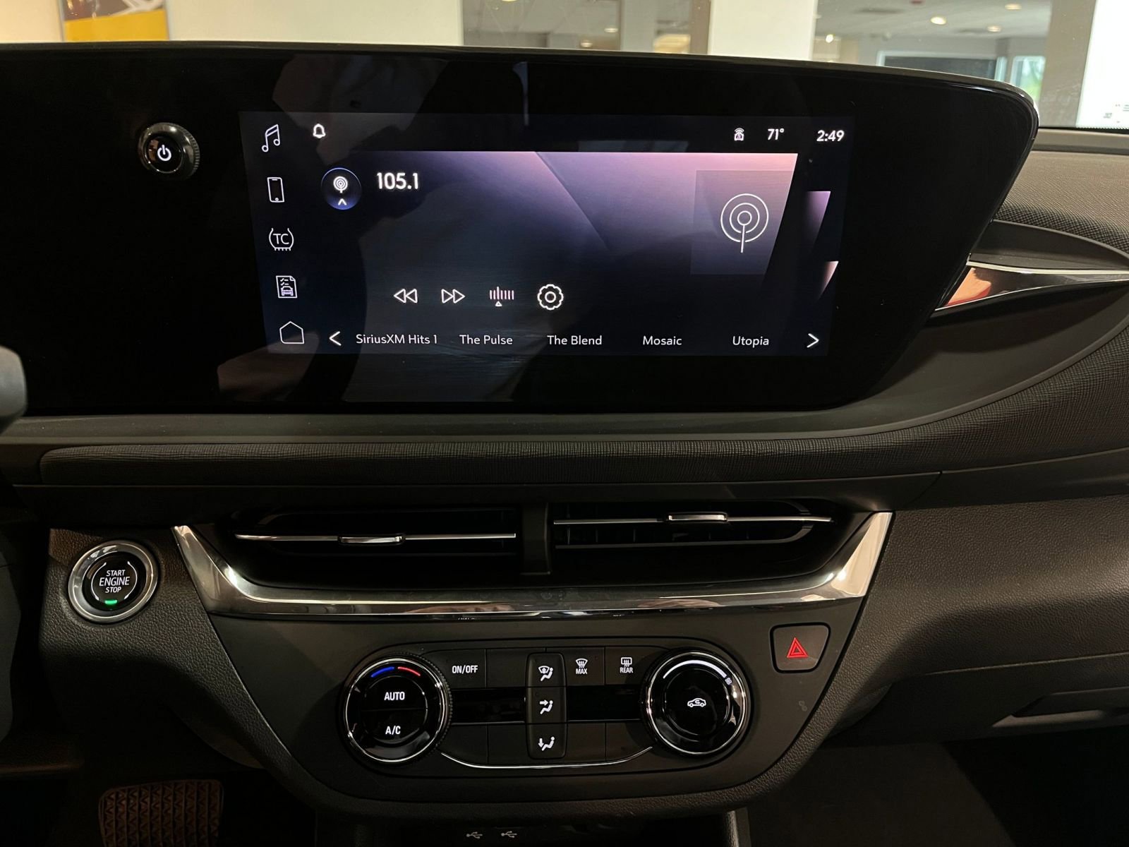 Used 2025 Buick Envista Preferred image 17