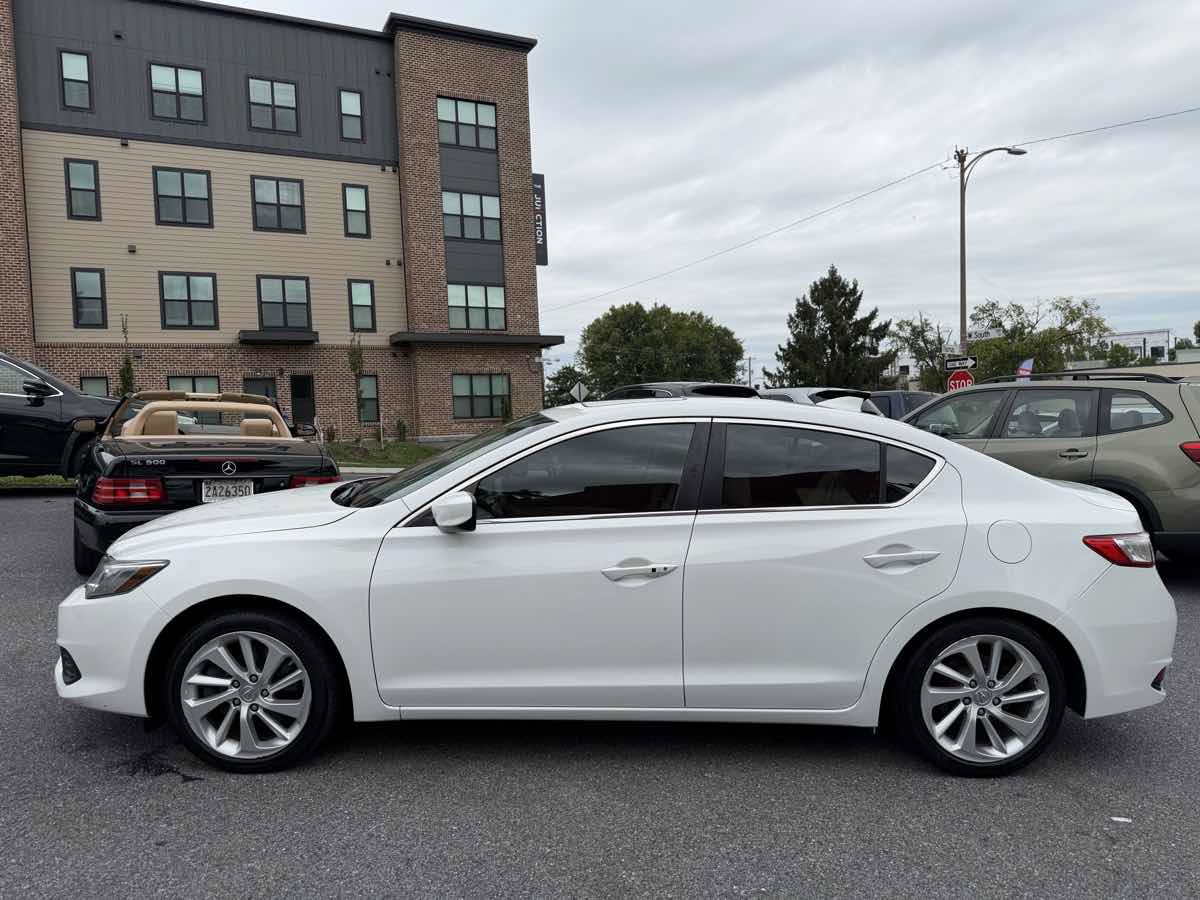 Used 2017 Acura ILX FWD image 4