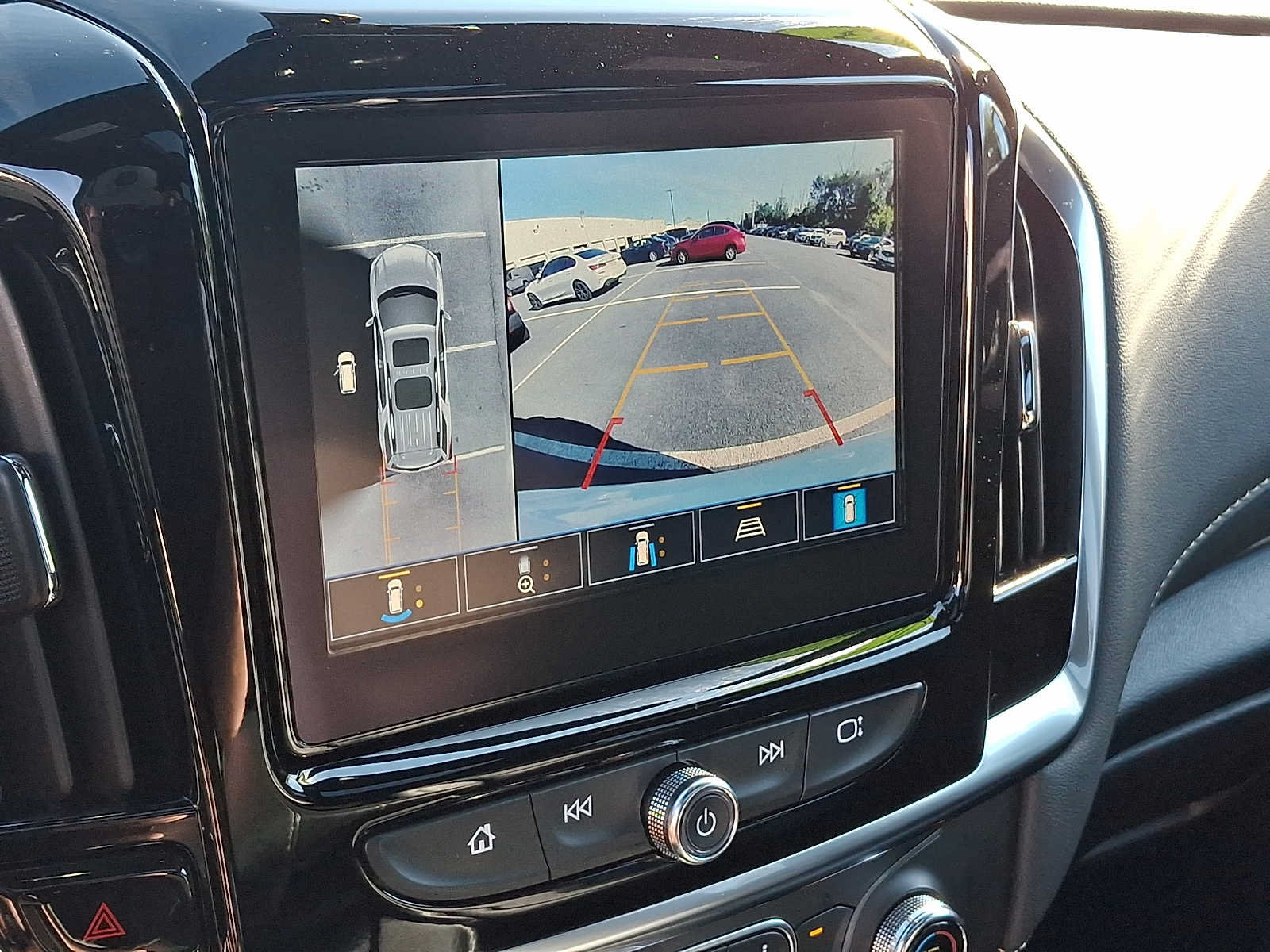 Used 2023 Chevrolet Traverse LT w/ LT Premium Package AWD/4WD image 19