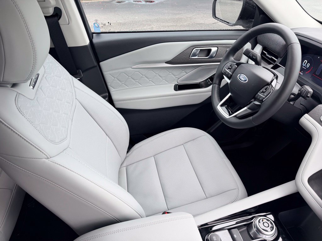 New 2026 Ford Explorer Platinum w/ LUX Leather Package AWD/4WD image 13