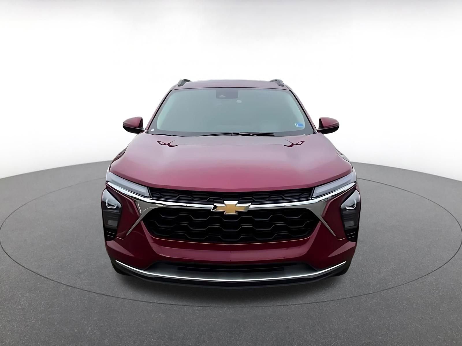 Used 2025 Chevrolet Trax LT w/ LT Convenience Package FWD image 4