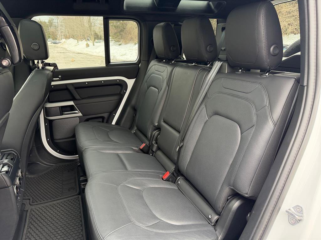 Used 2024 Land Rover Defender 110 S image 15