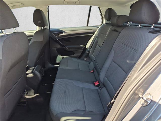 Used 2019 Volkswagen e-Golf SE w/ Driver Assistance Package FWD image 18