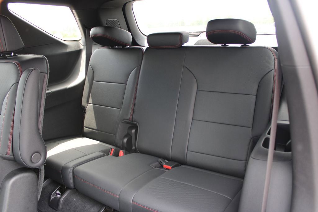 New 2026 Chevrolet Traverse RS w/ LPO, Floor Liner Package FWD image 27