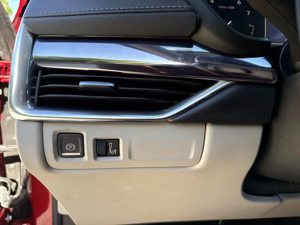 Used 2023 Cadillac XT4 Luxury w/ Cold Weather Package FWD image 38