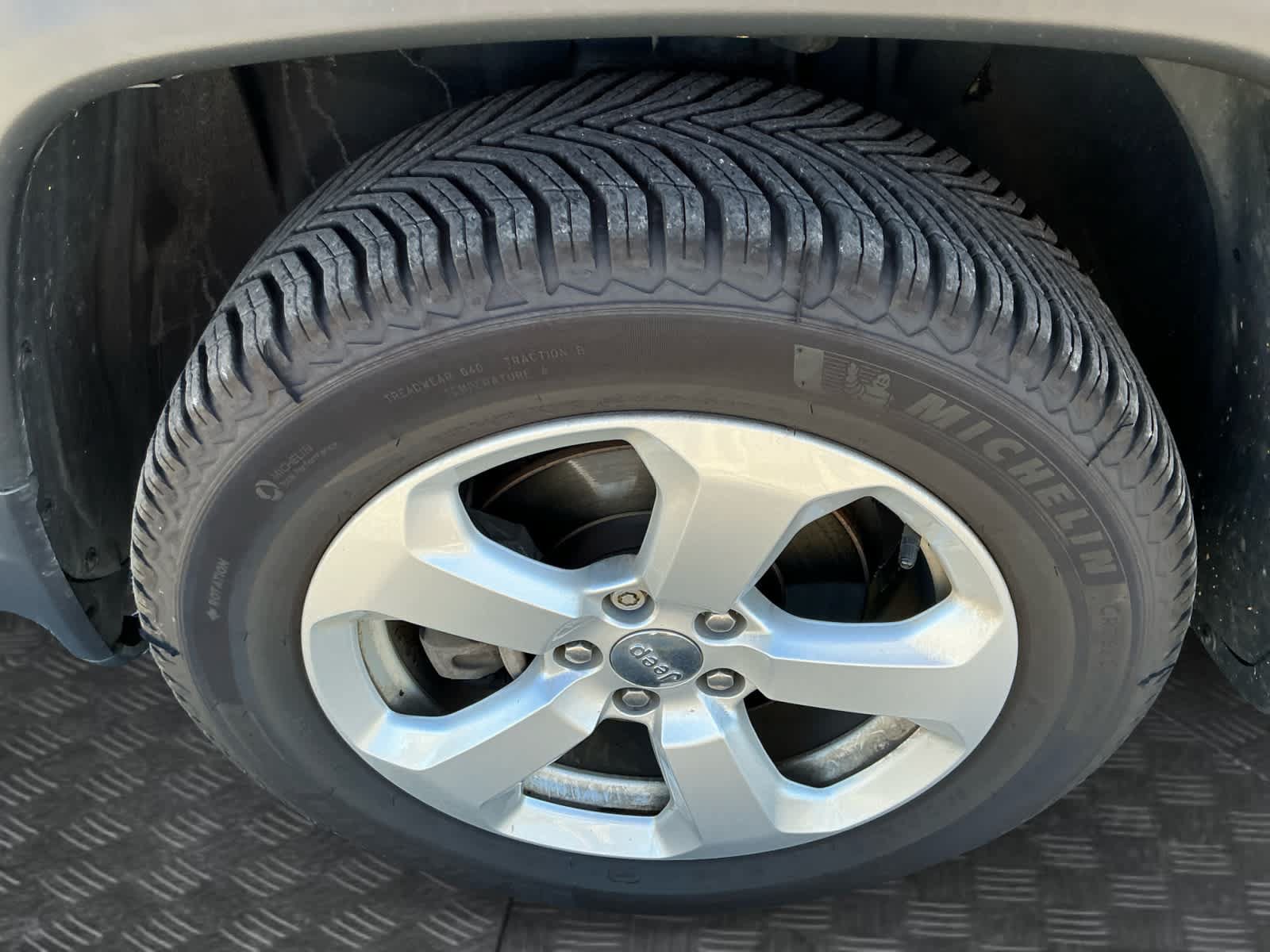 Used 2018 Jeep Compass Latitude w/ Popular Equipment Group AWD/4WD image 14