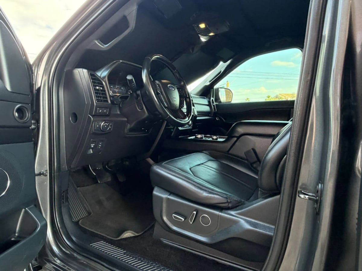 Used 2018 Ford Expedition Limited w/ Equipment Group 301A AWD/4WD image 43
