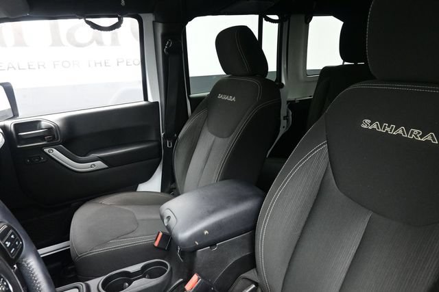 Used 2016 Jeep Wrangler Unlimited Sahara w/ Connectivity Group AWD/4WD image 16