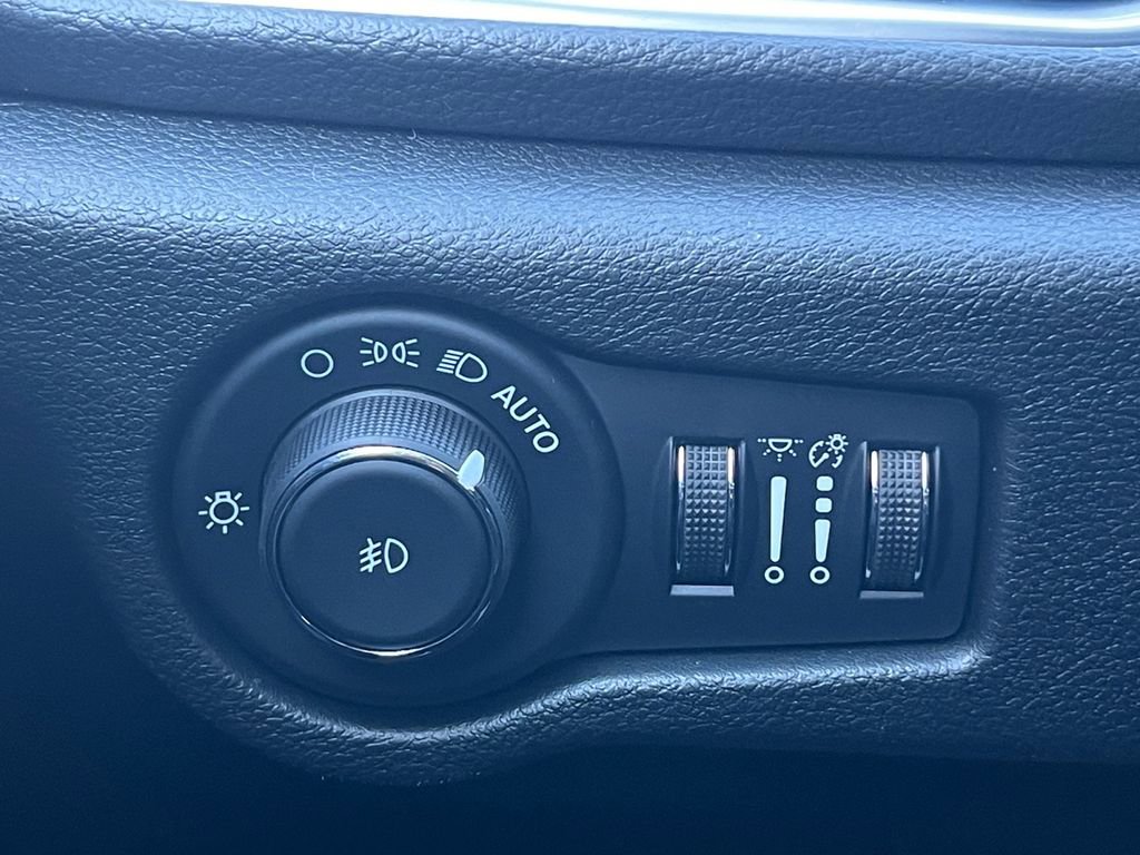 New 2026 Chrysler Pacifica Limited image 12