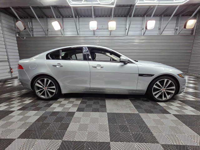 Used 2017 Jaguar XE Prestige RWD image 9