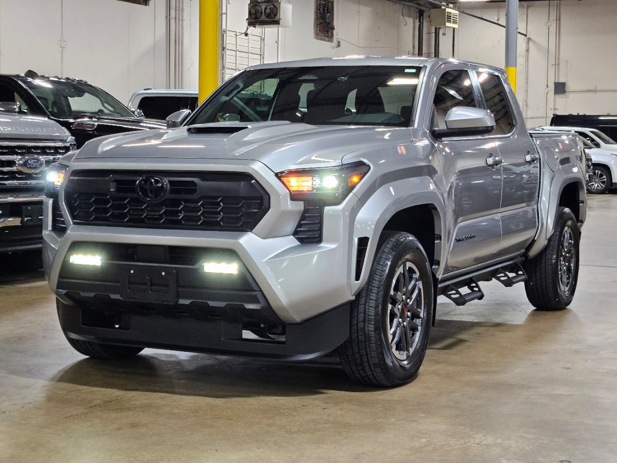 Used 2024 Toyota Tacoma TRD Sport RWD image 3