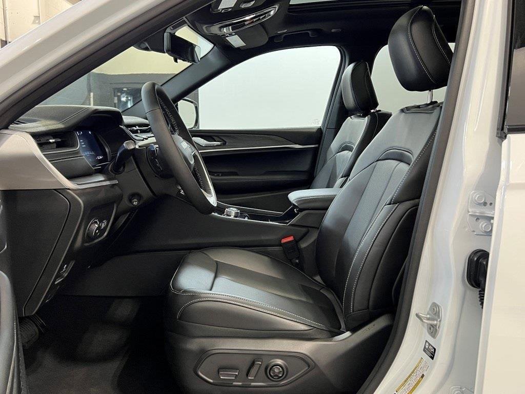 New 2025 Jeep Grand Cherokee L Limited w/ Luxury Tech Group II image 14