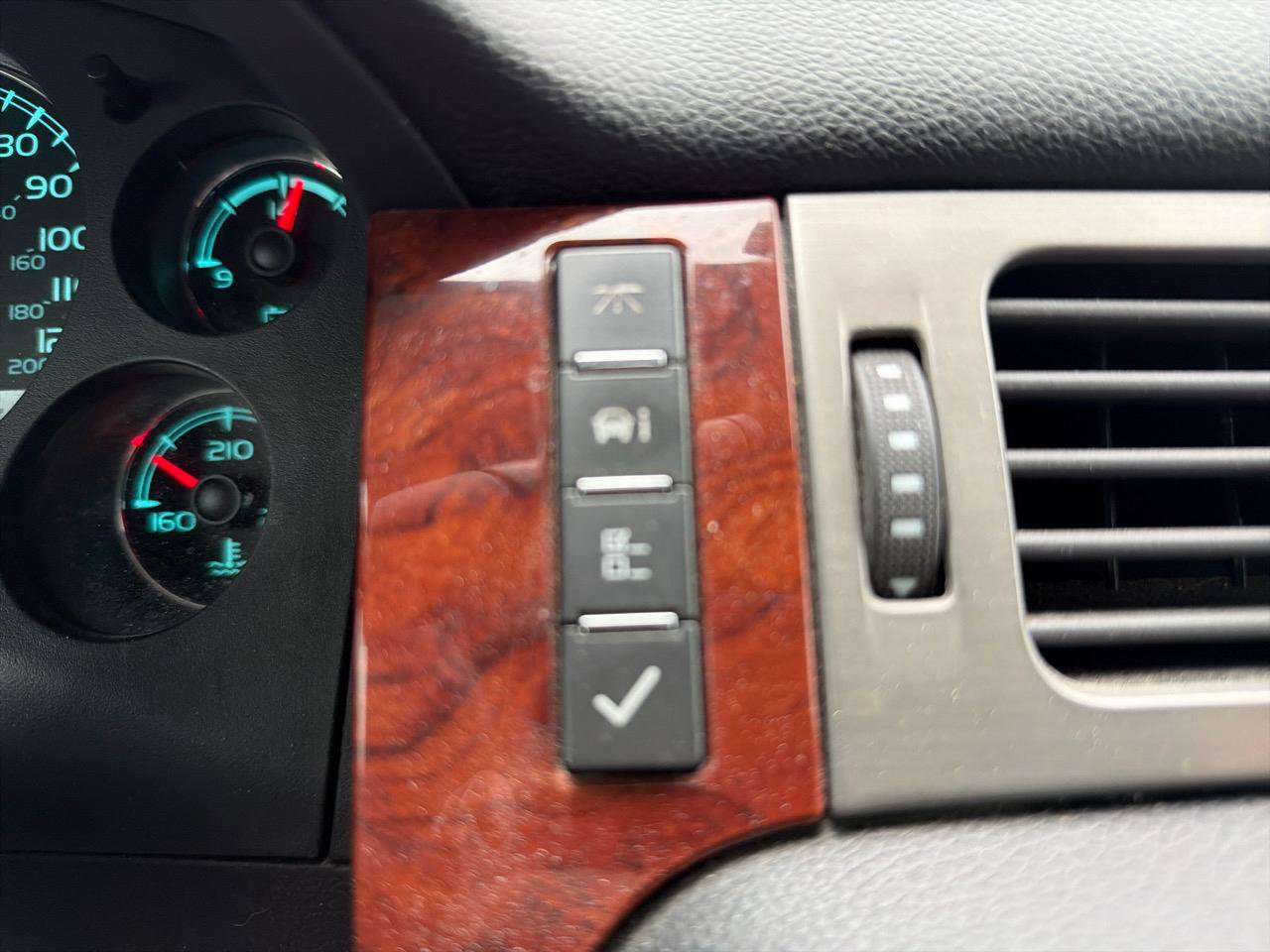 Used 2013 Chevrolet Avalanche LS w/ All-Star Edition AWD/4WD image 15