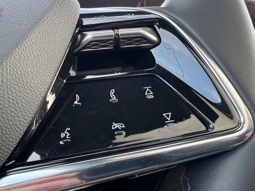 Used 2024 Cadillac Lyriq Tech w/ Driver Assist Package image 17