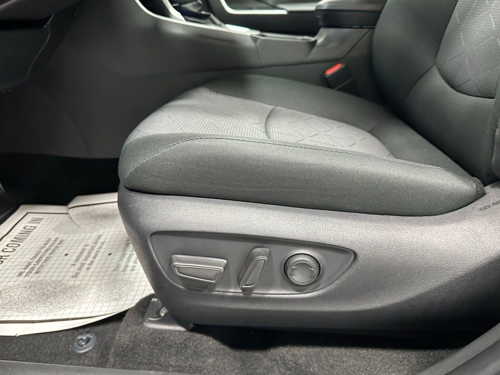 Used 2025 Toyota RAV4 XLE image 12
