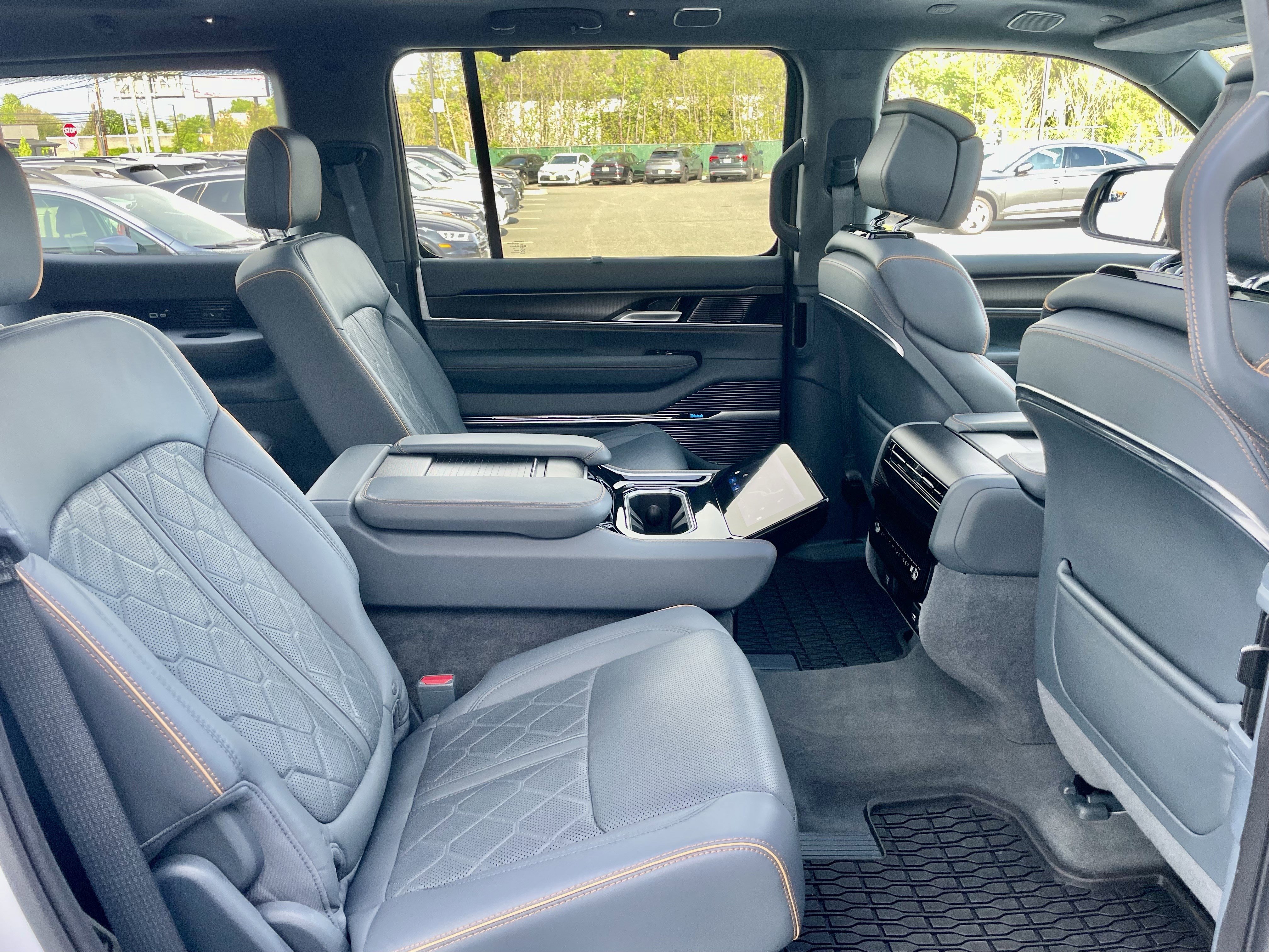 Used 2024 Jeep Grand Wagoneer Series III w/ Quick Order Packagew 28T AWD/4WD image 31