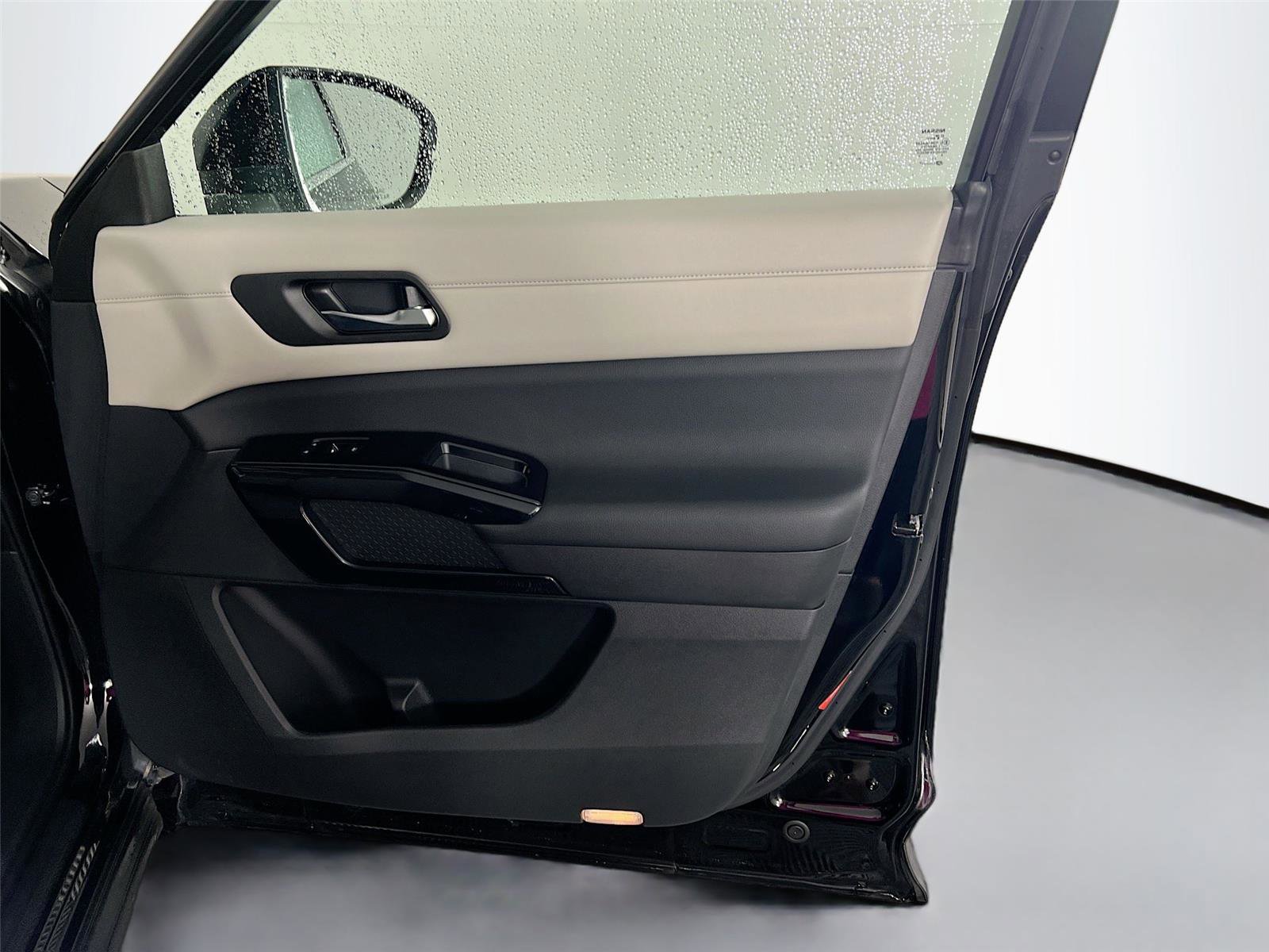 Used 2022 Nissan Pathfinder SV w/ SV Premium Package image 28