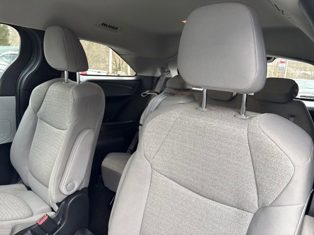 Used 2025 Toyota Sienna LE image 21